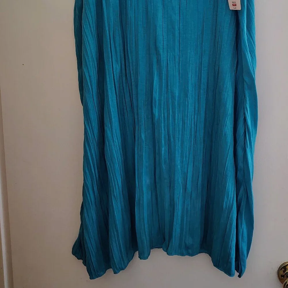 Faded Glory Maxi skirt in aqua blue with crochet trim waist (size 3X)